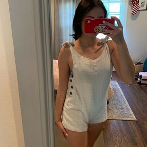 Beach vibe jumpsuit in white!